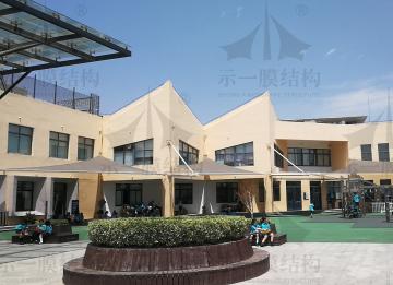 分享學校里的膜結(jié)構建筑