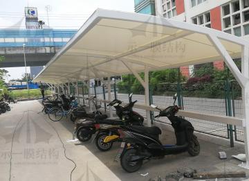 膜結構車棚和彩鋼板車棚有什么區(qū)別？