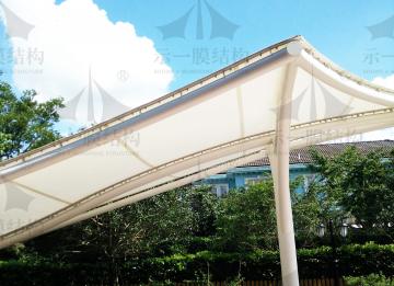 示一告訴你當(dāng)雷陣雨遇上膜結(jié)構(gòu)雨棚發(fā)生了什么？
