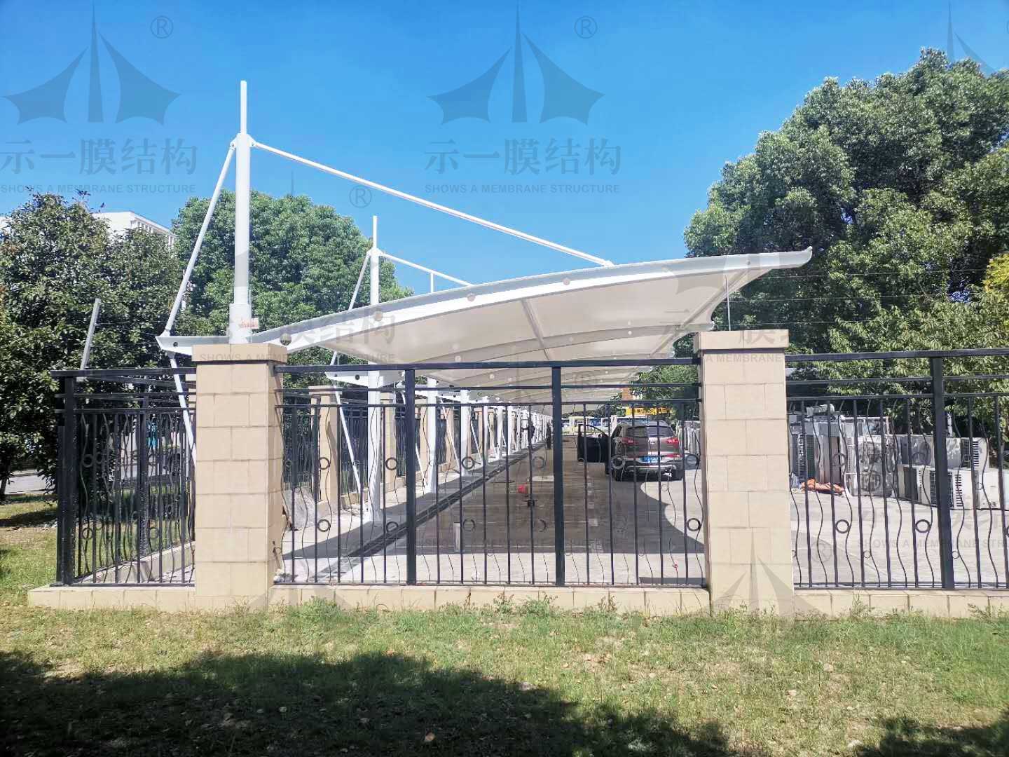 為什么膜結(jié)構(gòu)車(chē)棚能被迅速接受？